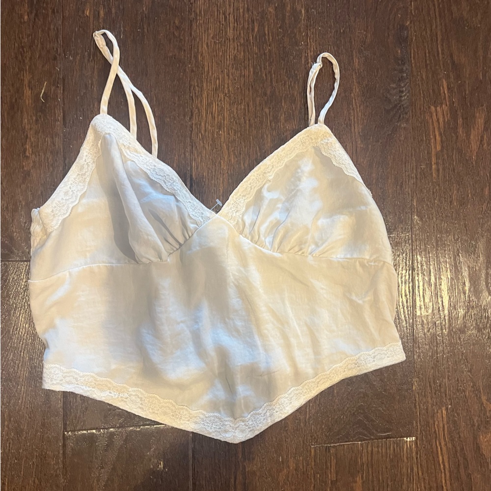 cute summer tank! very light fitting and comfy!